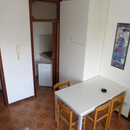 Condominio Bruna アパート リニャーノ・サッビアドーロ